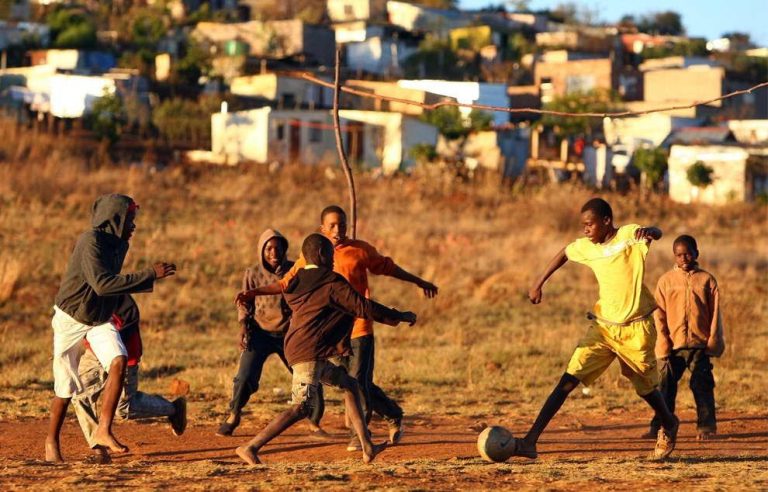 Soka la Afrika: Kubadilisha Maisha Kupitia Mchezo Mzuri | GSB